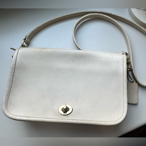 Coach Handbags - Vintage coach pocket purse